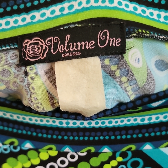 Vintage Blue and Green Sheath Dress with Crew Neck and Cuffed Sleeves - Picture 2 of 6